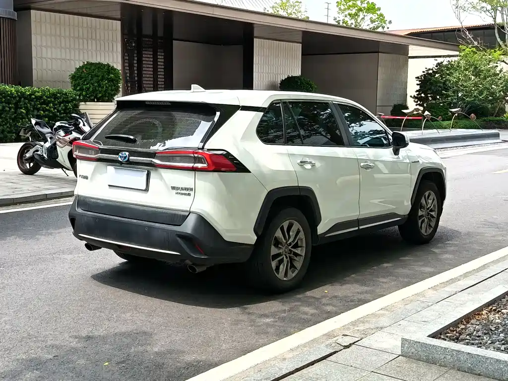 Toyota Wildlander 2022 — фото 4