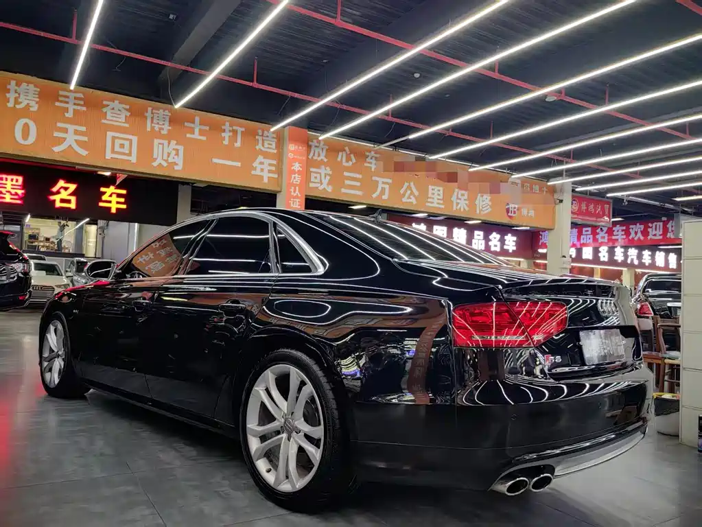 Audi S8 2014 — фото 17