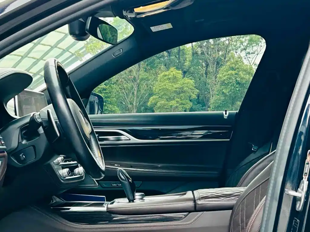 BMW 7 Series 2021 — фото 17