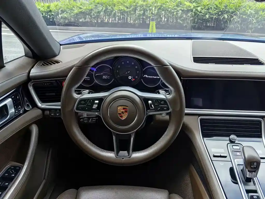 Porsche Panamera 2018 — фото 11