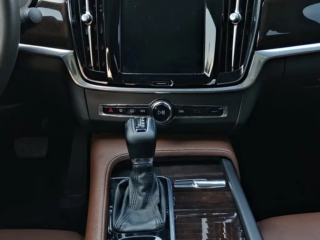 Volvo S90 2018 — фото 17