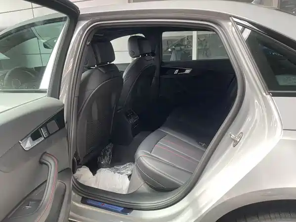Audi A4L 2025
