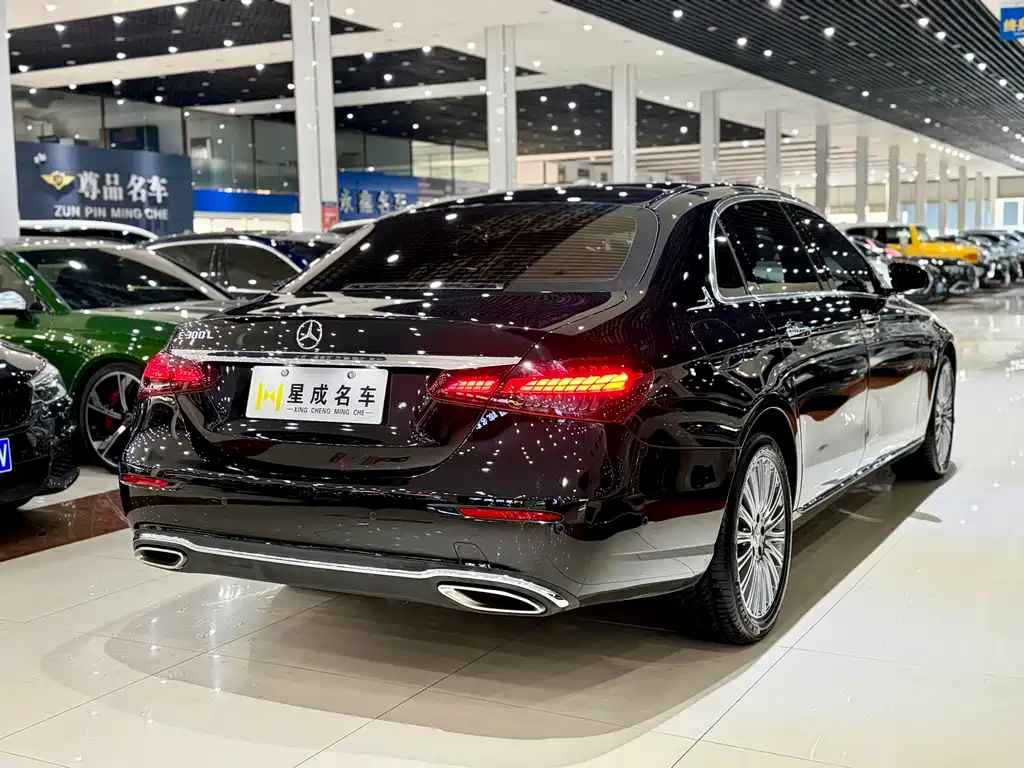 Mercedes-Benz E-Class 2022 — фото 15