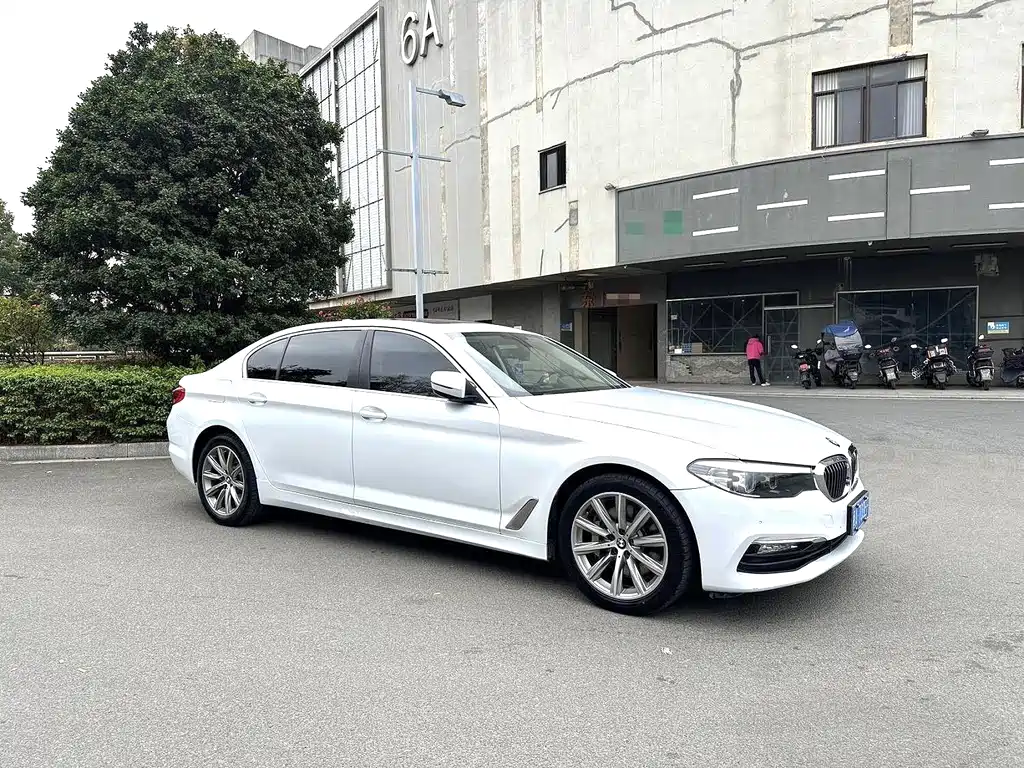 BMW 5 Series 2018 — фото 3