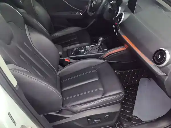 Audi Q2L 2024
