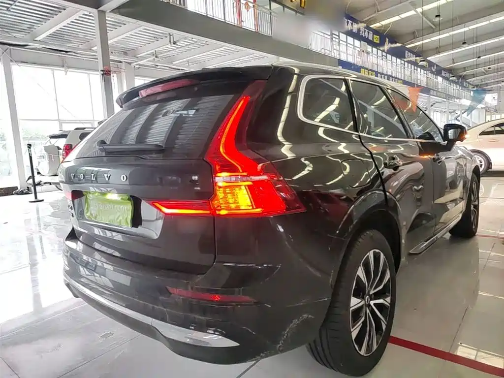 Volvo XC60 2025 — фото 6