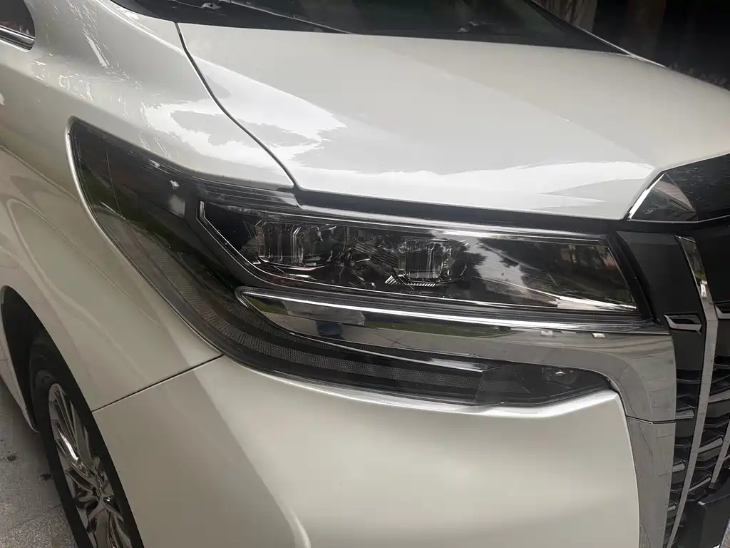 Toyota Alphard 2022 — фото 11