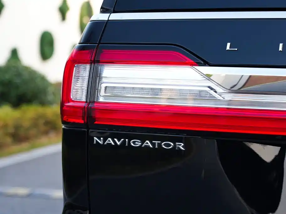 Lincoln Navigator 2022 — фото 24