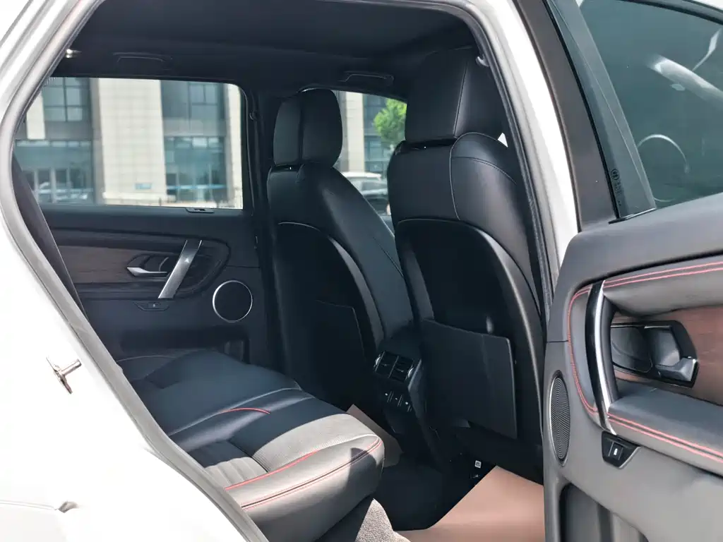 Land Rover Discovery Sport 2023 — фото 12