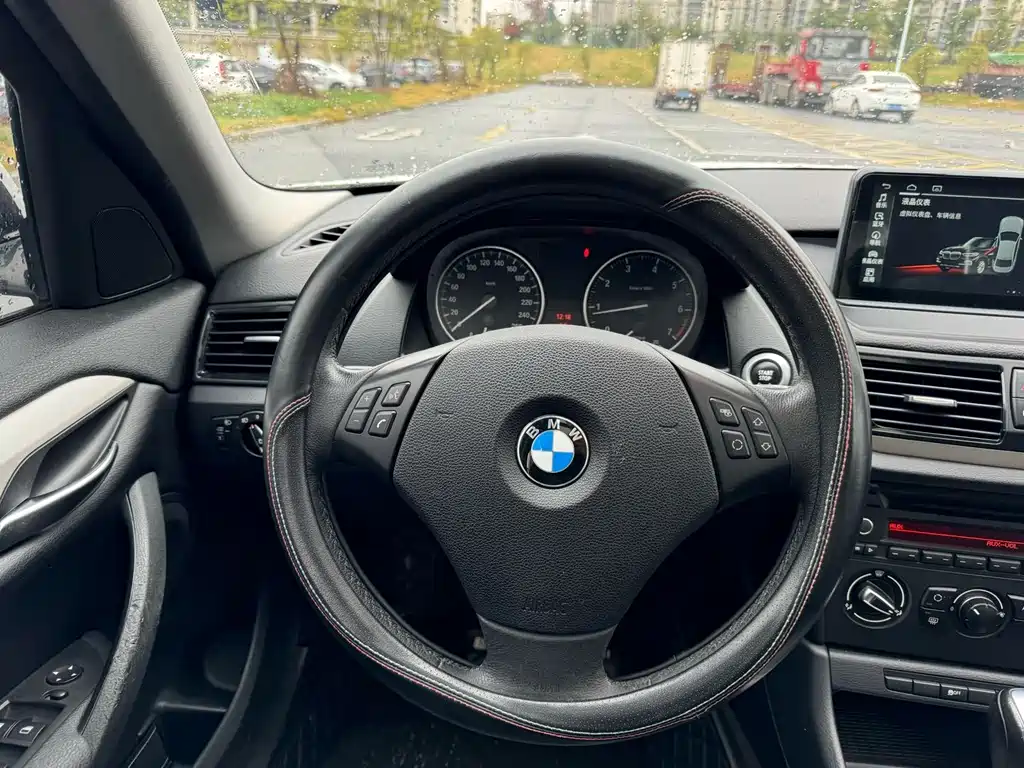 BMW X1 2014 — фото 14