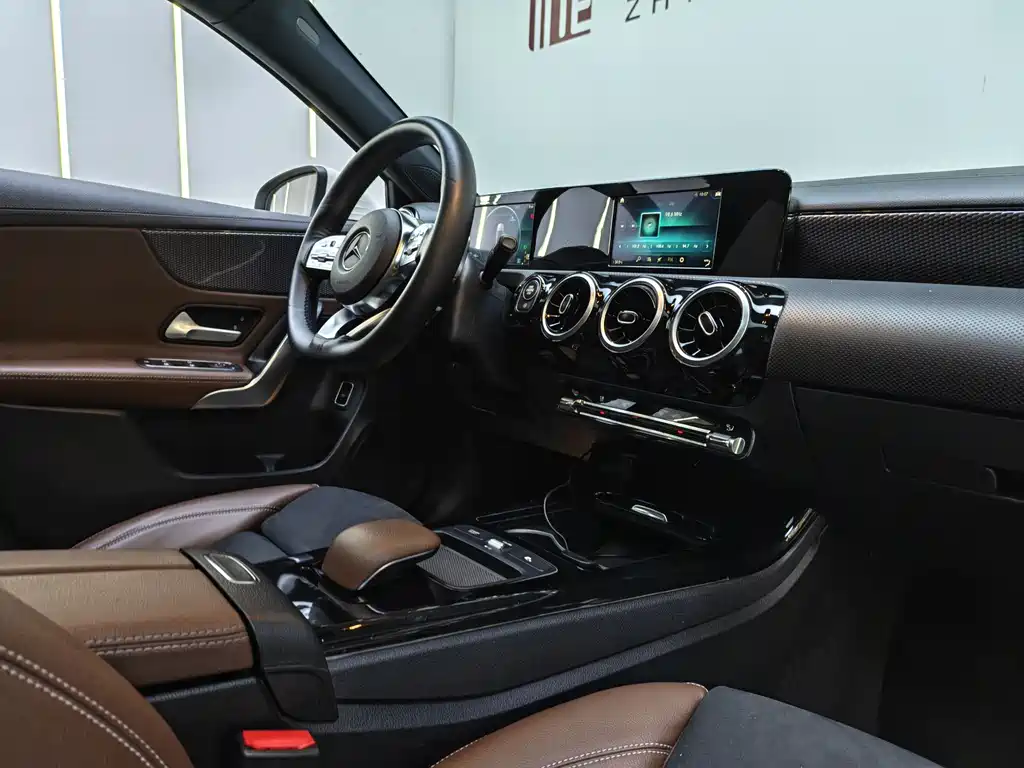 Mercedes-Benz A-Class 2019 — фото 17
