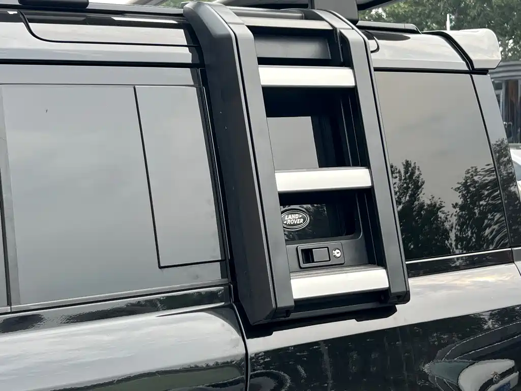 Land Rover Defender 2023 — фото 9