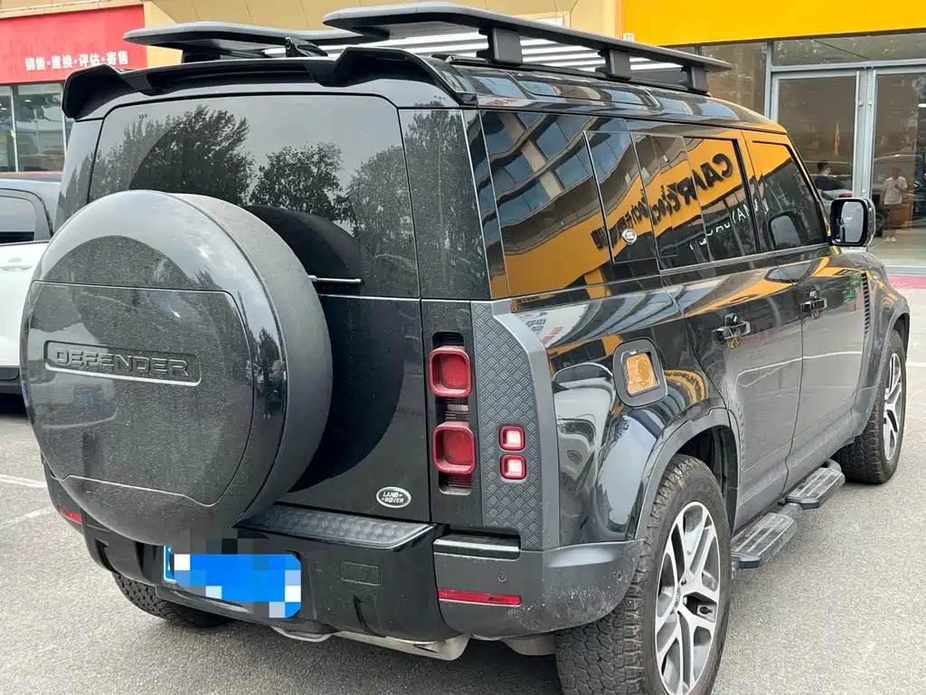 Land Rover Defender 2023 — фото 10
