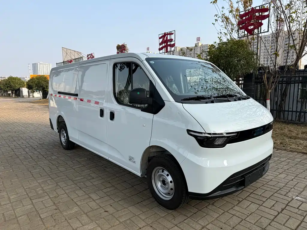 JMC E-Fushun — фото 3
