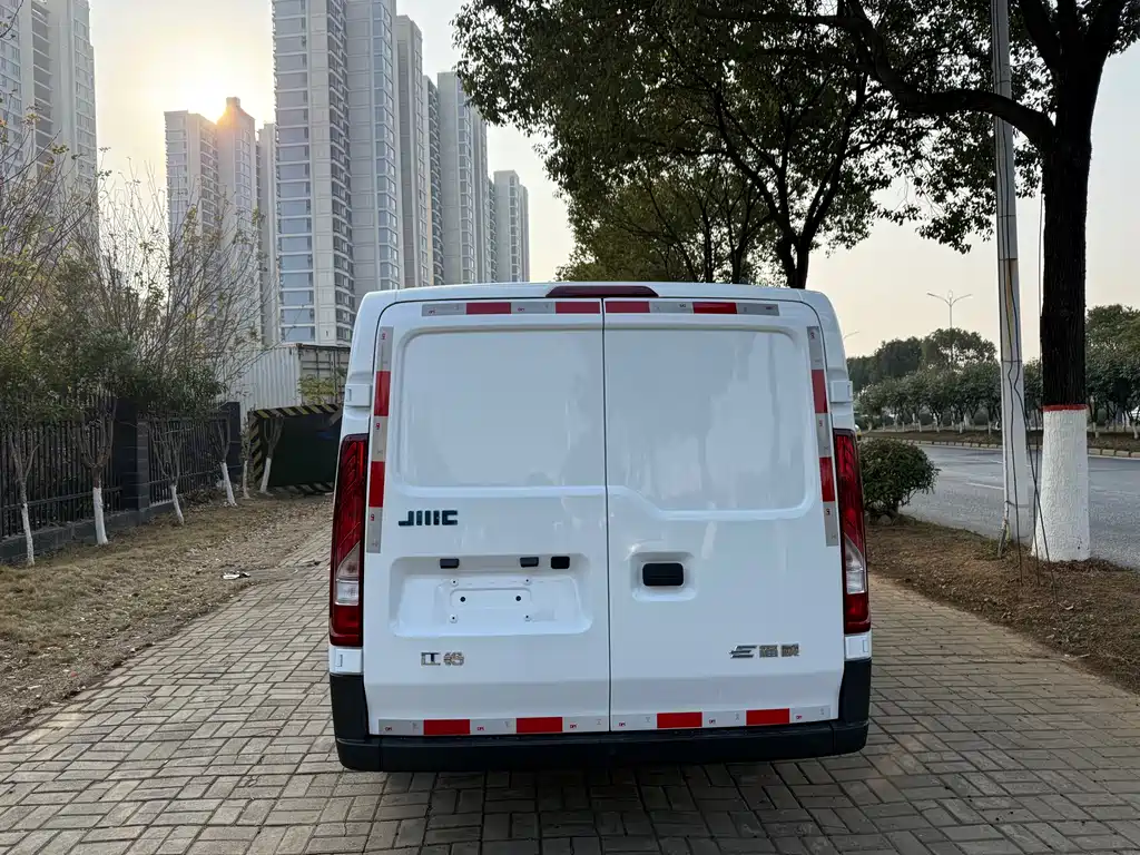 JMC E-Fushun — фото 10
