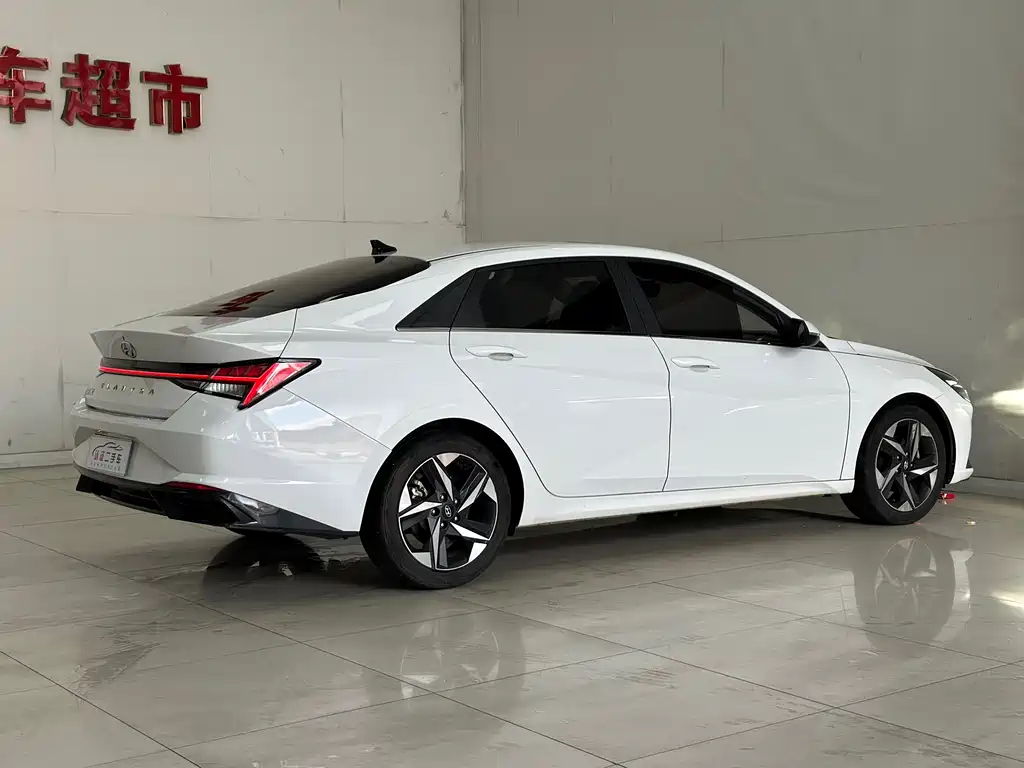 Hyundai Elantra 2022 — фото 15
