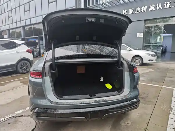 BYD Han L 2025