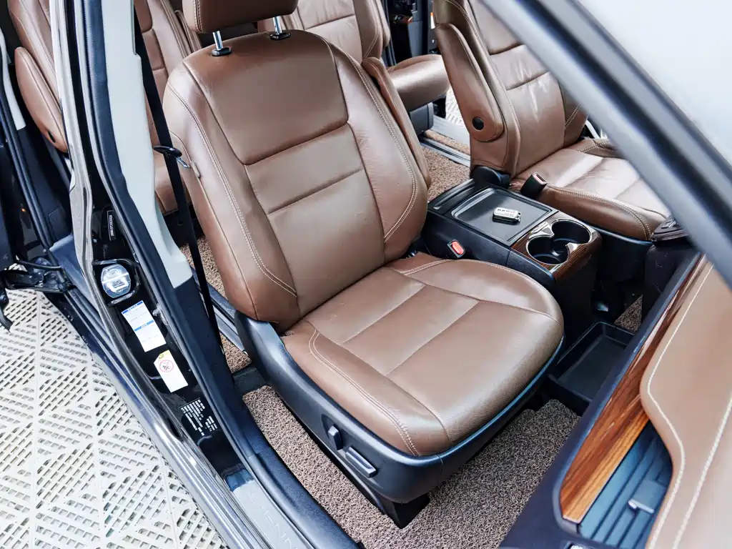 Toyota Sienna 2018 — фото 16