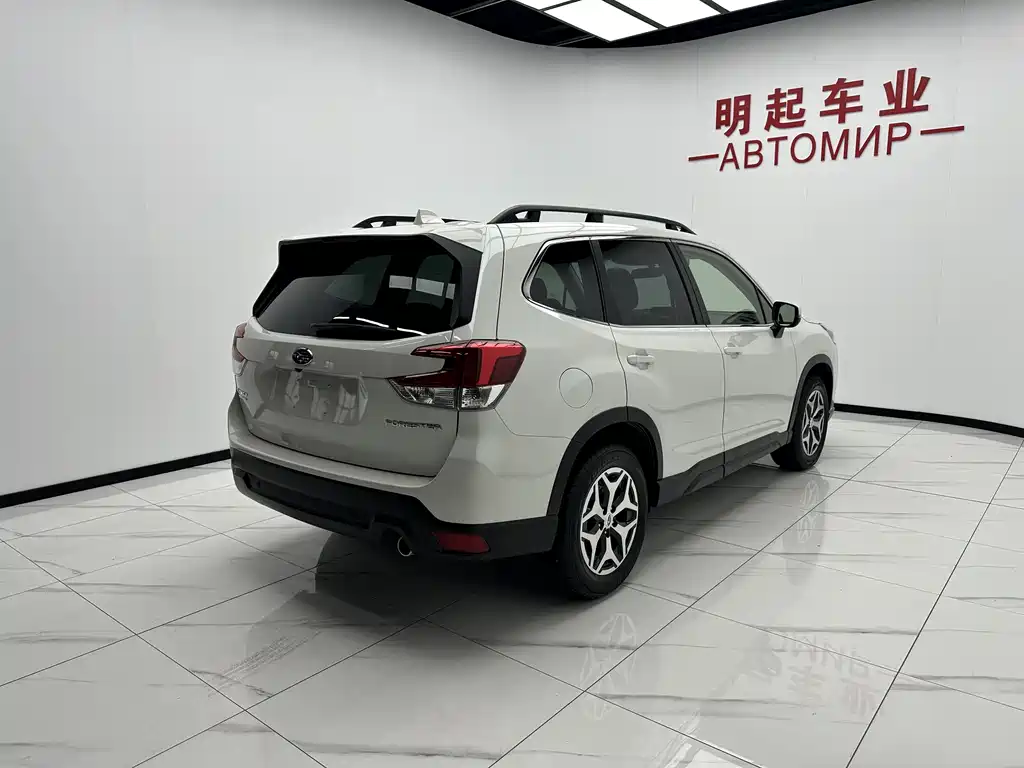Subaru Forester 2023 — фото 9