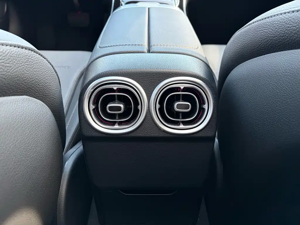 Mercedes-Benz C-Class 2025 — фото 16