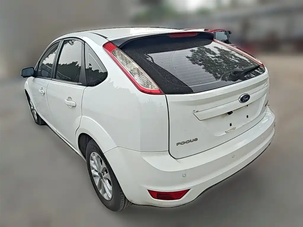 Ford Focus 2014 — фото 9