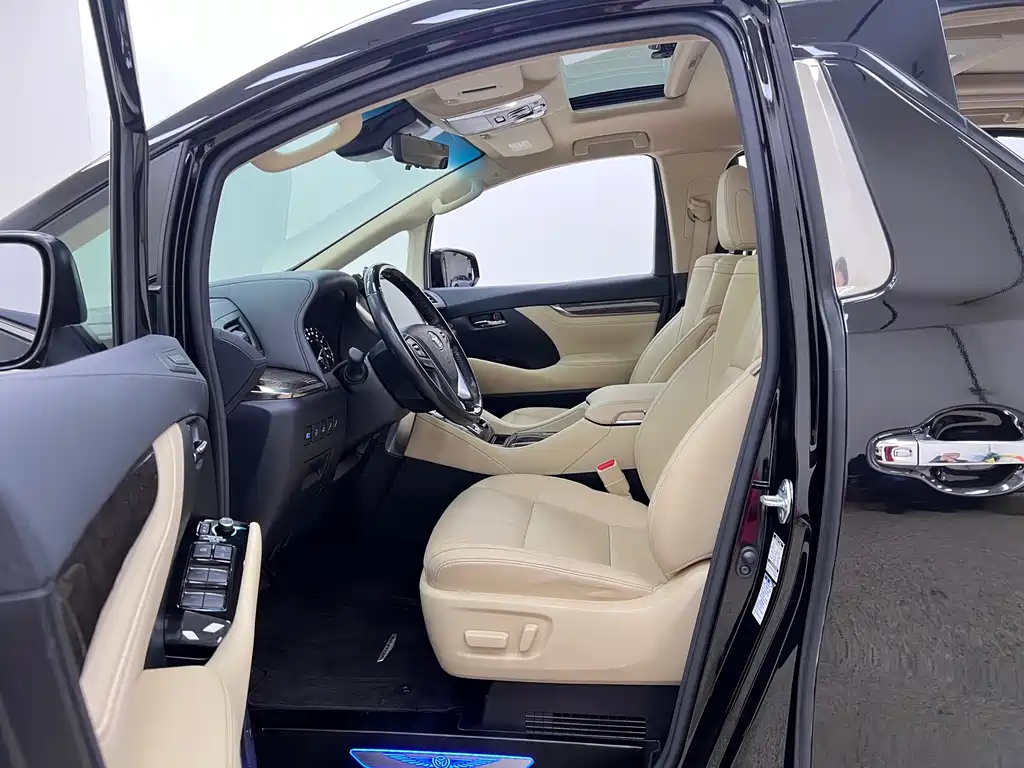 Toyota Vellfire 2022 — фото 16