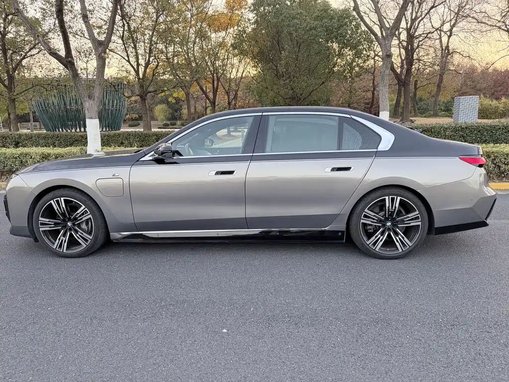 BMW i7 2024 — фото 4