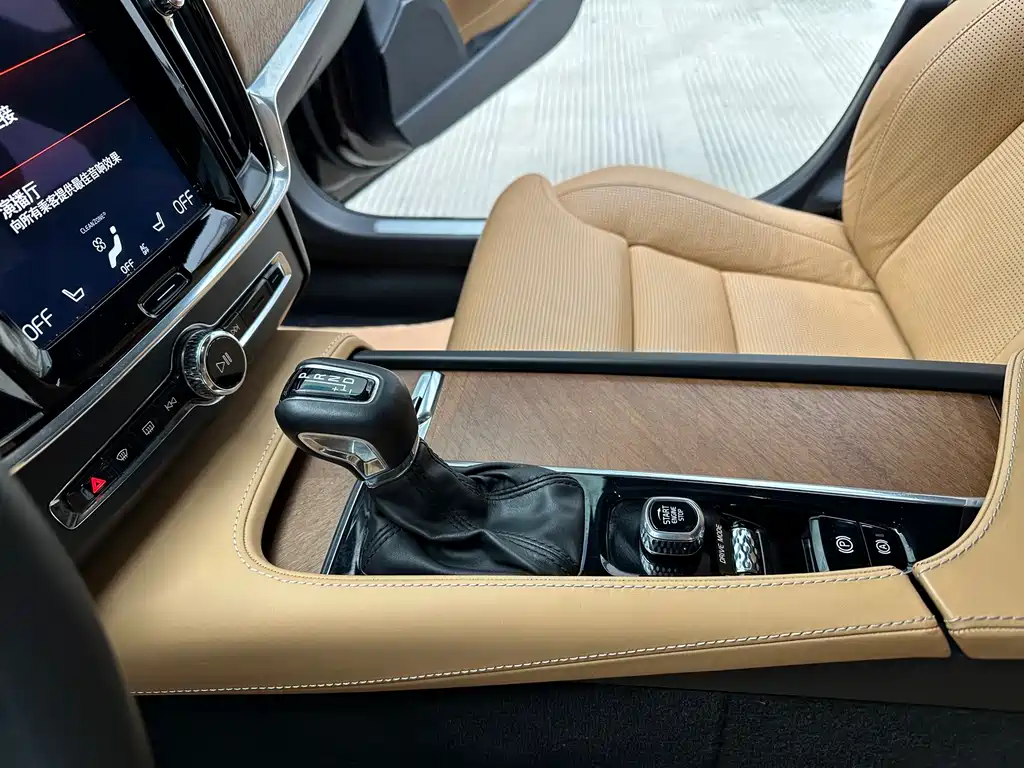 Volvo S90 2017 — фото 13