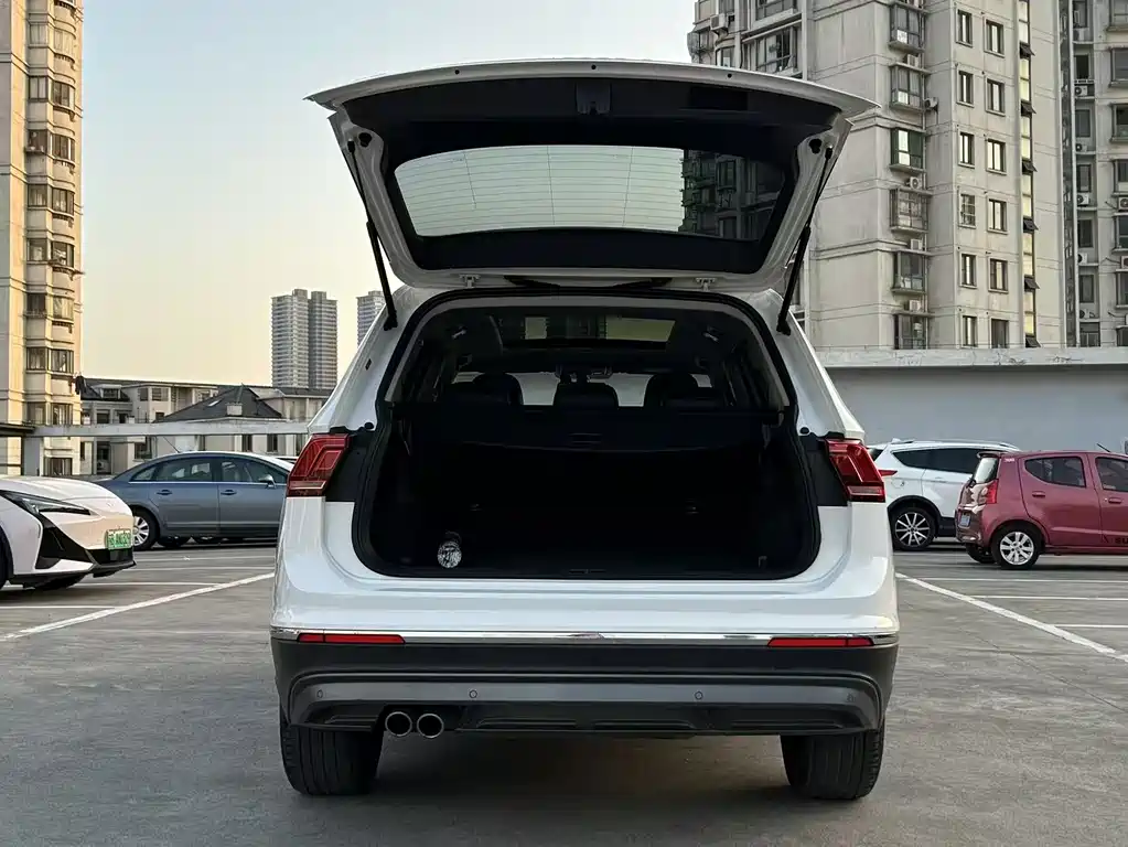 Volkswagen Tiguan L 2021 — фото 14
