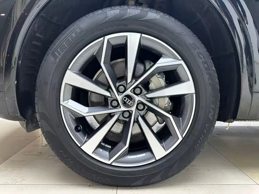 Audi Q5L 2023 — фото 15