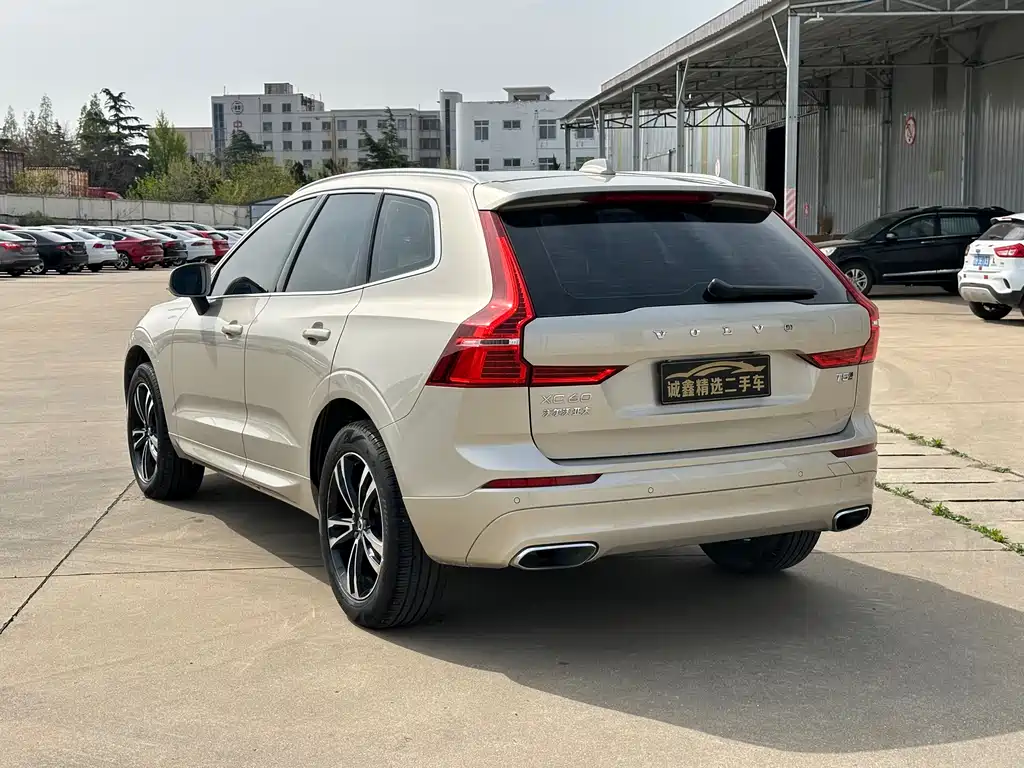 Volvo XC60 2018 — фото 11