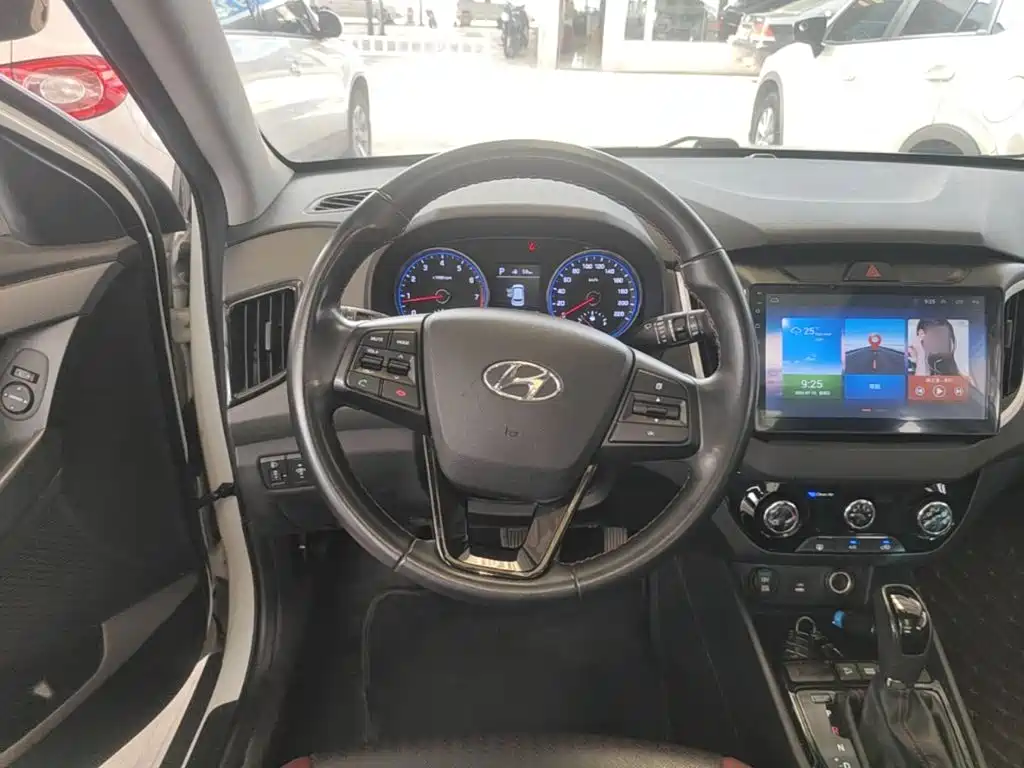 Hyundai ix25 2018 — фото 11