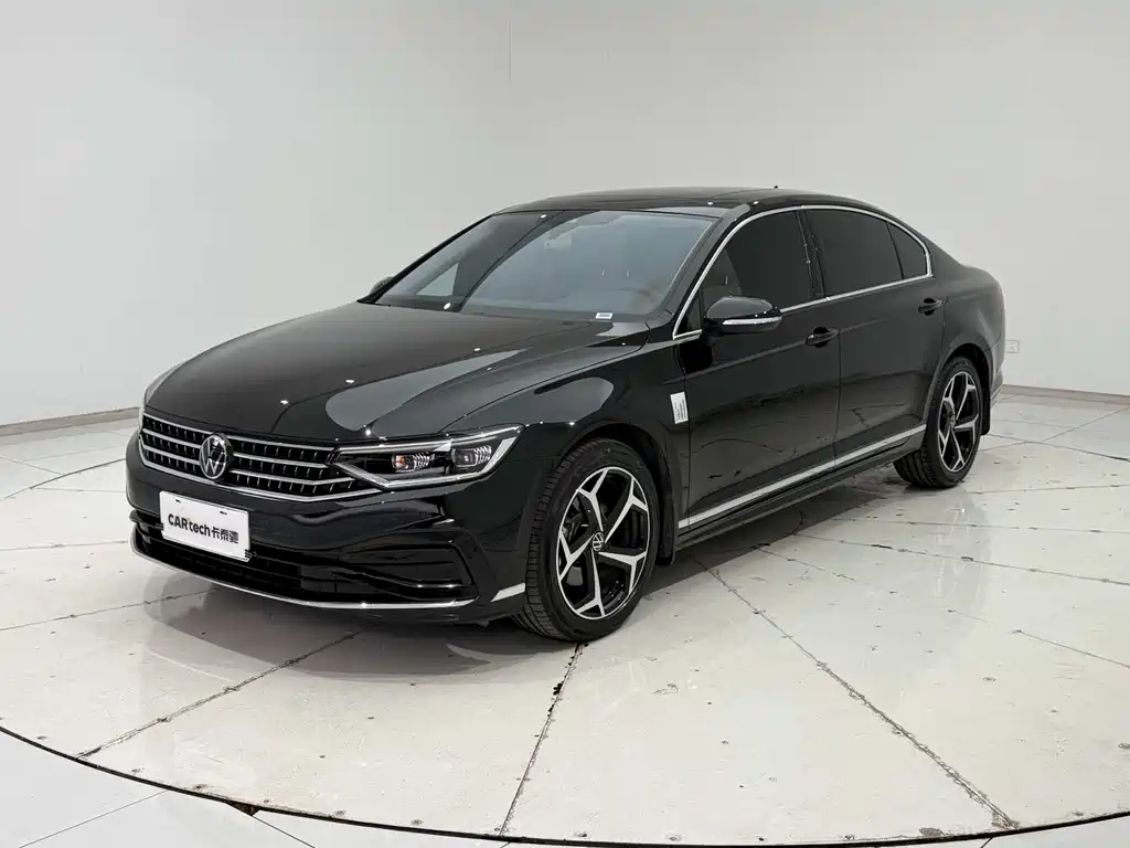 Volkswagen Magotan 2025
