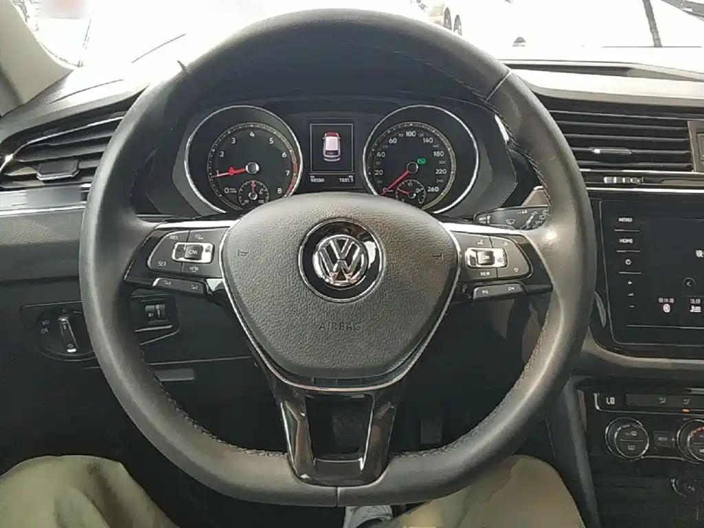 Volkswagen Tiguan L 2020 — фото 11