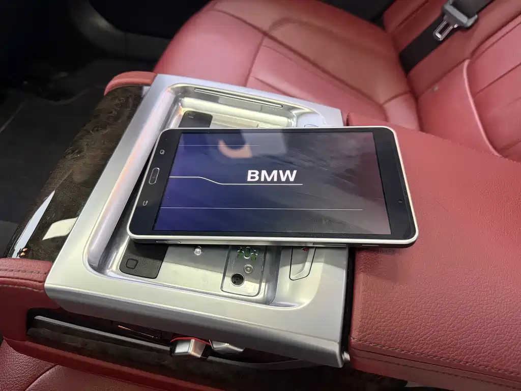 BMW 5 Series 2019 — фото 10