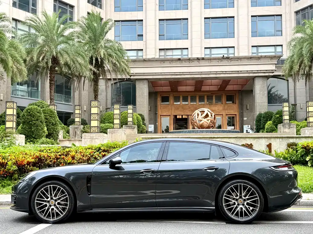 Porsche Panamera 2023