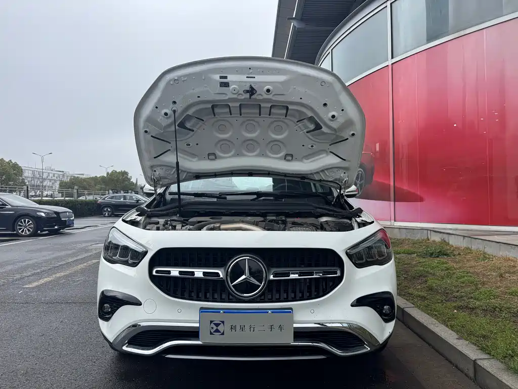 Mercedes-Benz GLA 2024