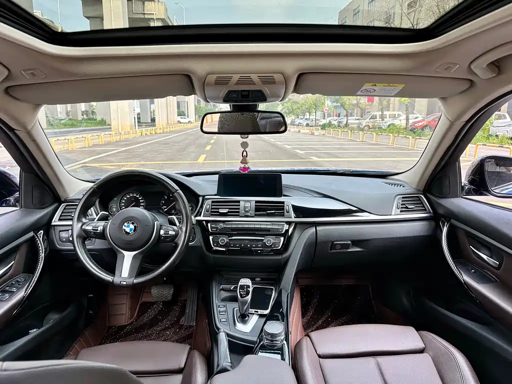 BMW 3 Series 2019 — фото 12