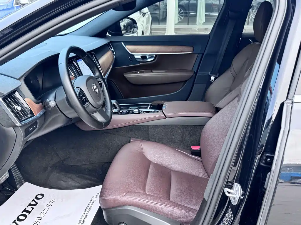 Volvo S90 PHEV 2023 — фото 11