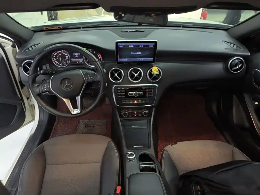 Mercedes-Benz A-Class 2015 — фото 10