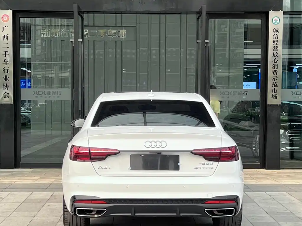 Audi A4L 2023 — фото 5