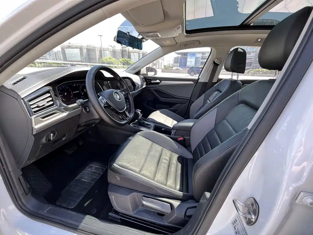 Volkswagen Sagitar 2022