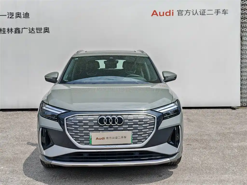 Audi Q4 e-tron 2025 — фото 2