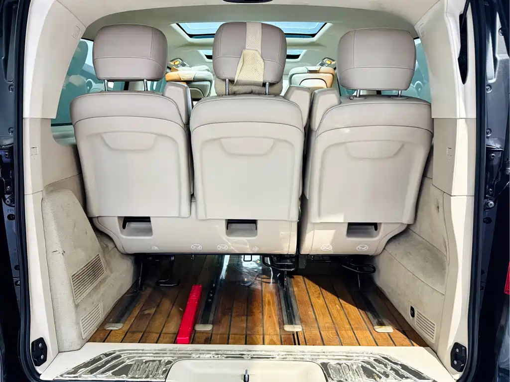Mercedes-Benz V-Class 2018 — фото 10