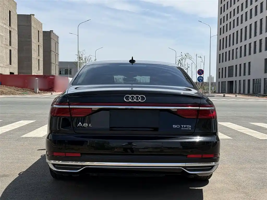 Audi A8 2021 — фото 7