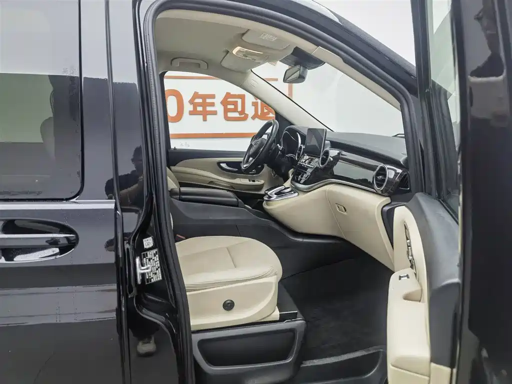Mercedes-Benz V-Class 2020 — фото 23