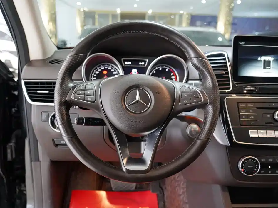 Mercedes-Benz GLE 2017 — фото 8