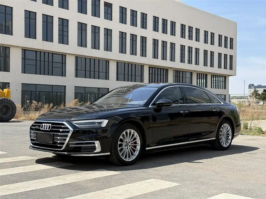 Audi A8 2021 — фото 2