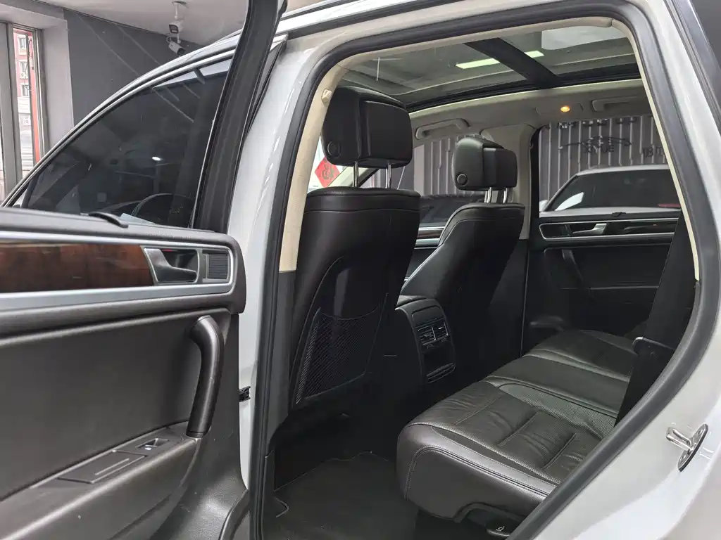 Volkswagen Touareg 2015 — фото 13