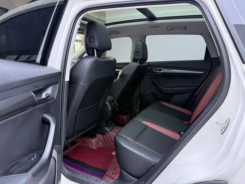 Skoda Karoq 2023 — фото 8